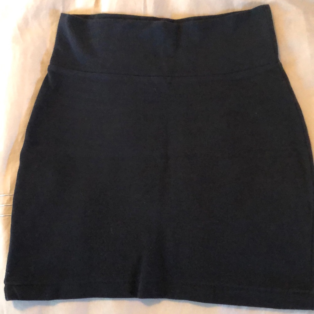 Women’s Size Medium Black Mini